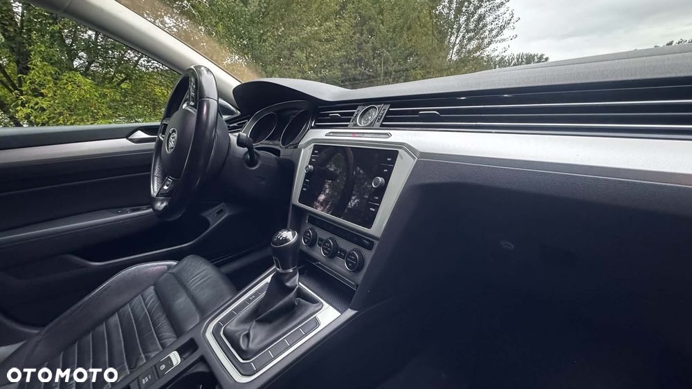 Volkswagen Passat 1.6 TDI BMT Comfortline - 16