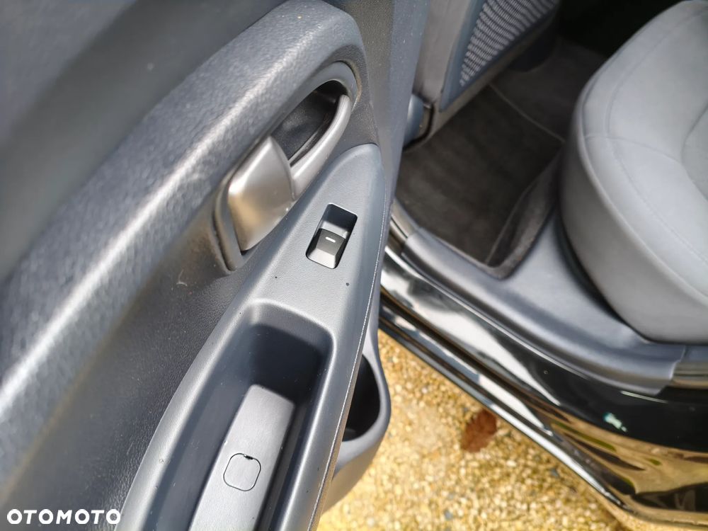 Kia Rio - 17