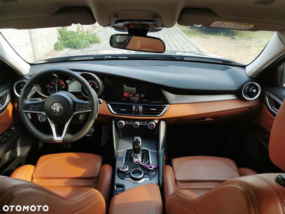 Alfa Romeo Giulia 2.2 AT8 Executive - 11
