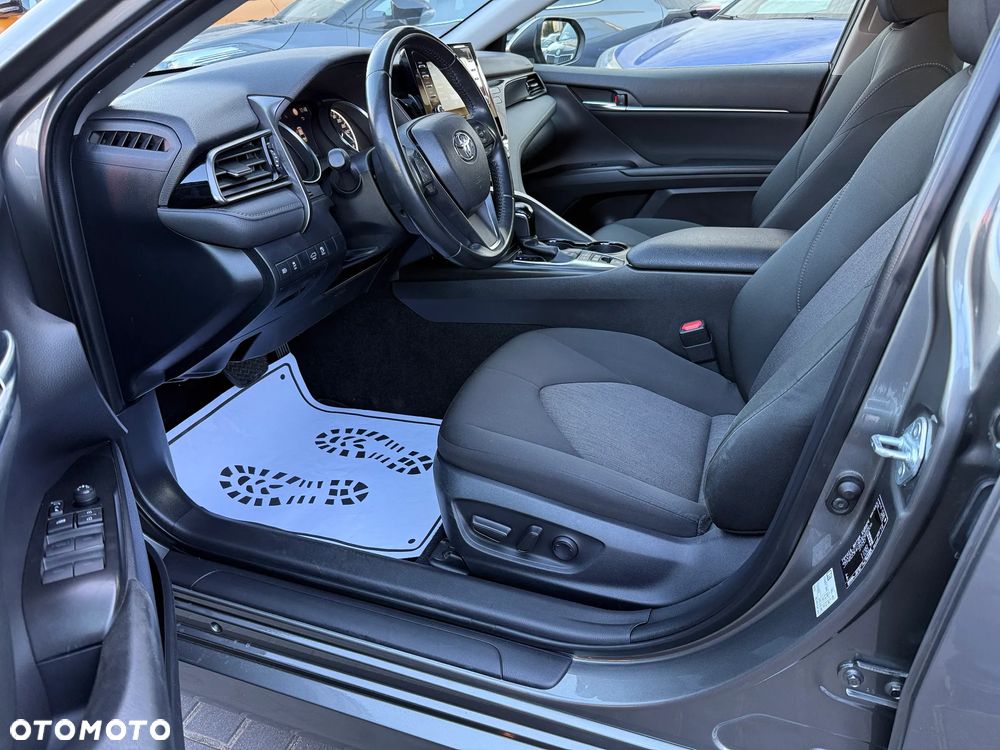 Toyota Camry 2.5 Hybrid Comfort CVT - 18