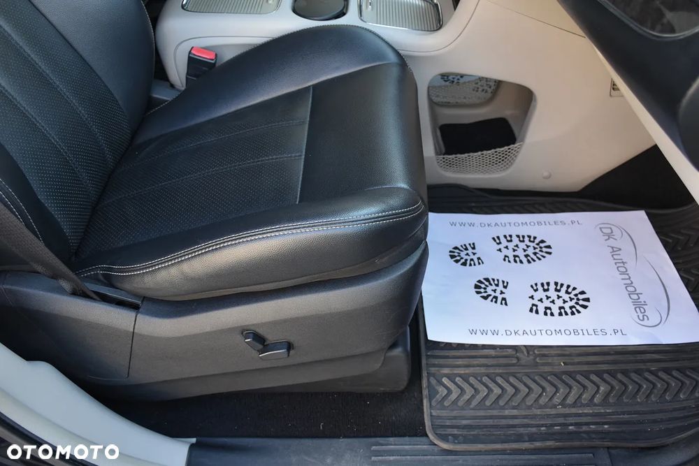 Lancia Voyager 2.8CRD Platinum - 26