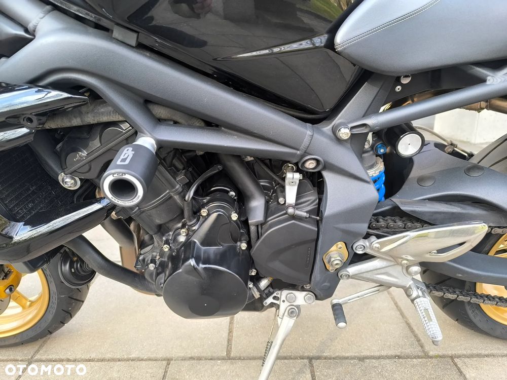 Triumph Street Triple - 12