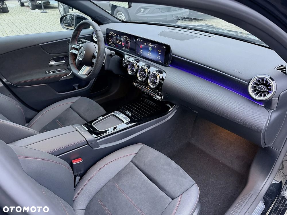 Mercedes-Benz Klasa A 220 4-Matic AMG Line 8G-DCT - 23