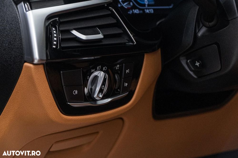 BMW Seria 5 530e Aut. Luxury Line - 24