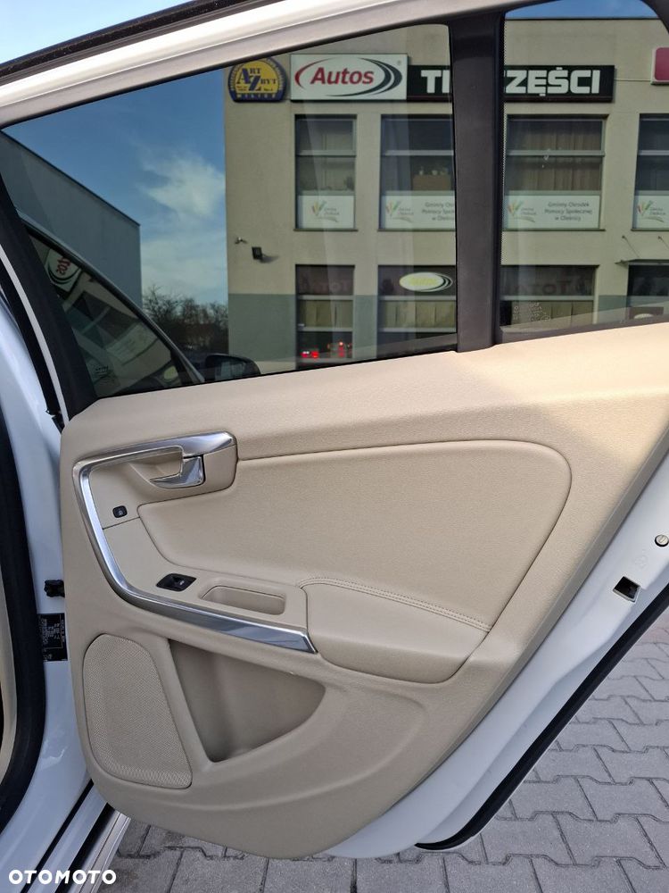 Volvo V60 D4 Drive-E Momentum - 10