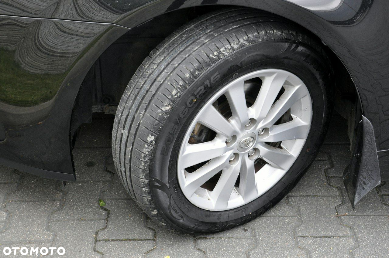 Toyota Avensis 1.8 Sol - 12