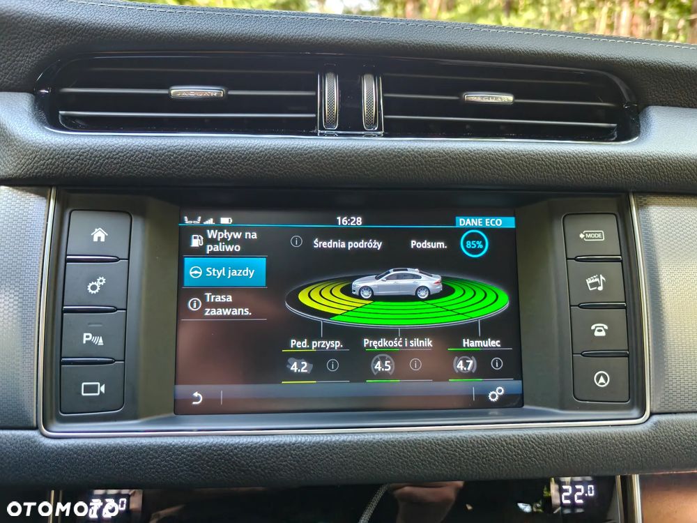 Jaguar XF 2.0 i4D R-Sport - 30