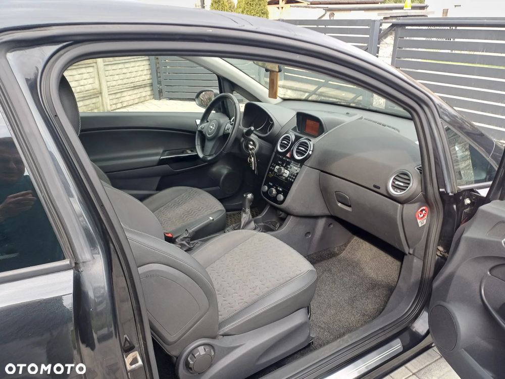 Opel Corsa 1.4 16V Cosmo - 8