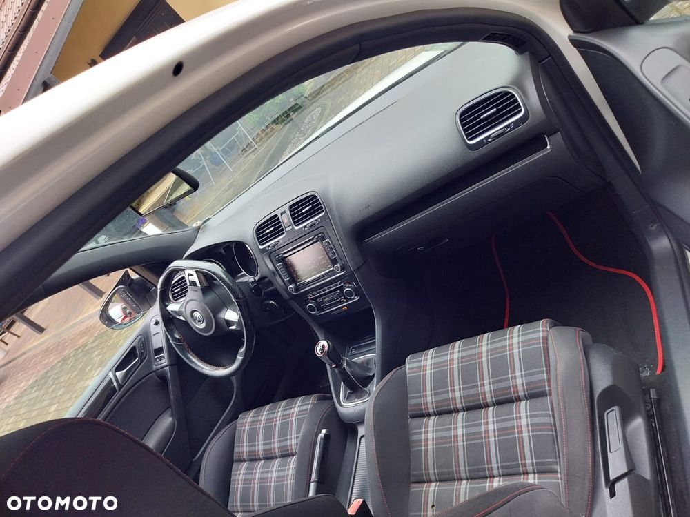Volkswagen Golf - 24