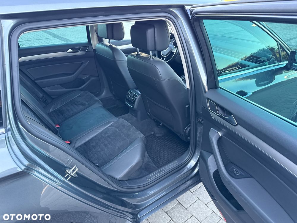 Volkswagen Passat 2.0 TDI SCR DSG 4Motion Elegance - 19