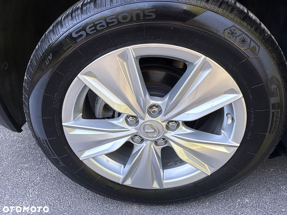 Lexus UX - 33