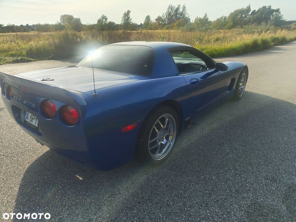 Chevrolet Corvette - 3
