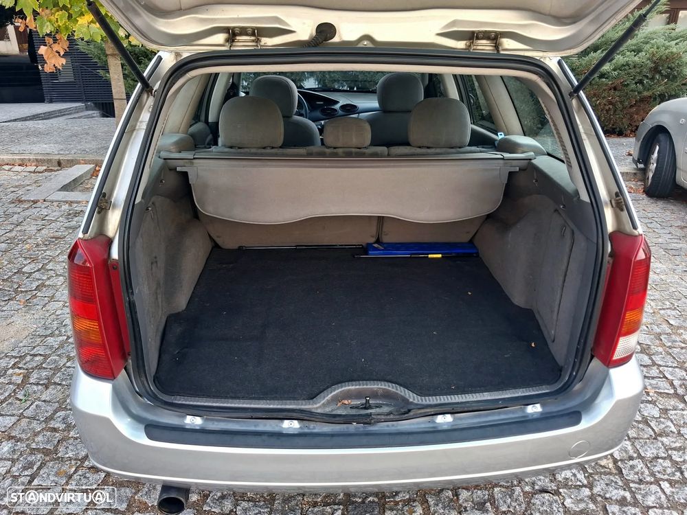 Ford Focus SW 1.6 Ghia - 39