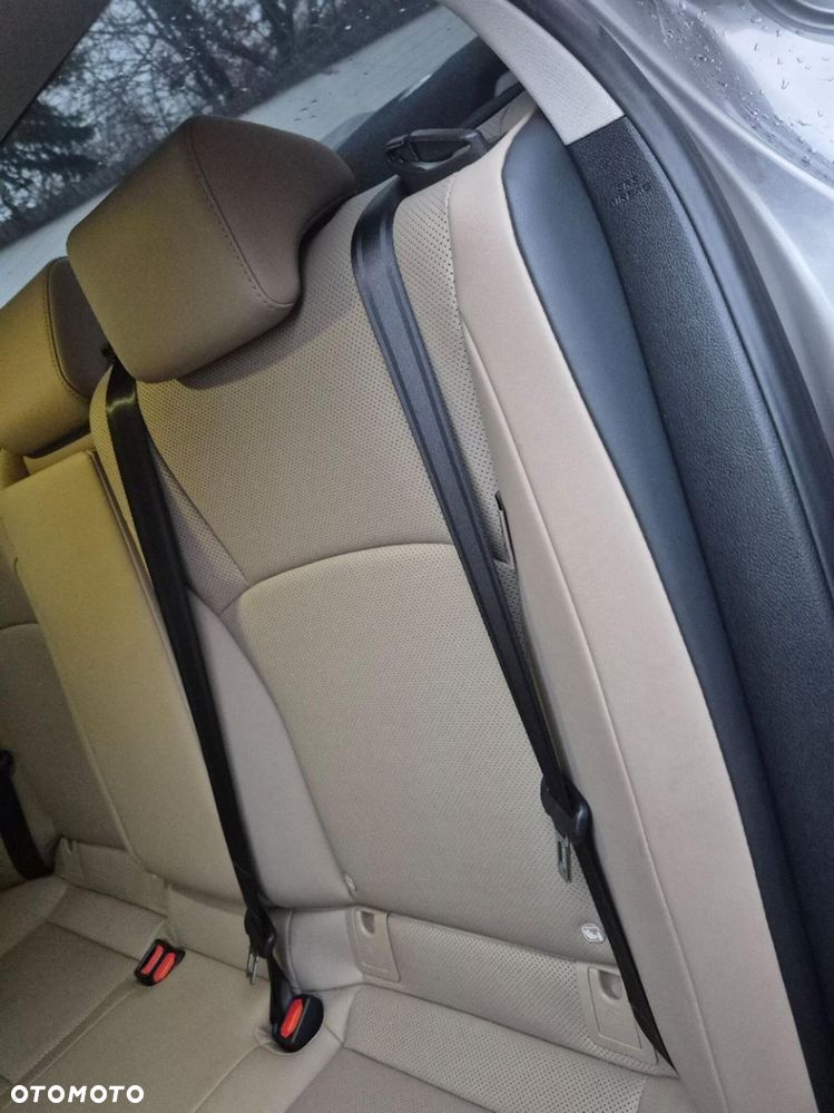 Lexus ES 300h Business Edition - 23