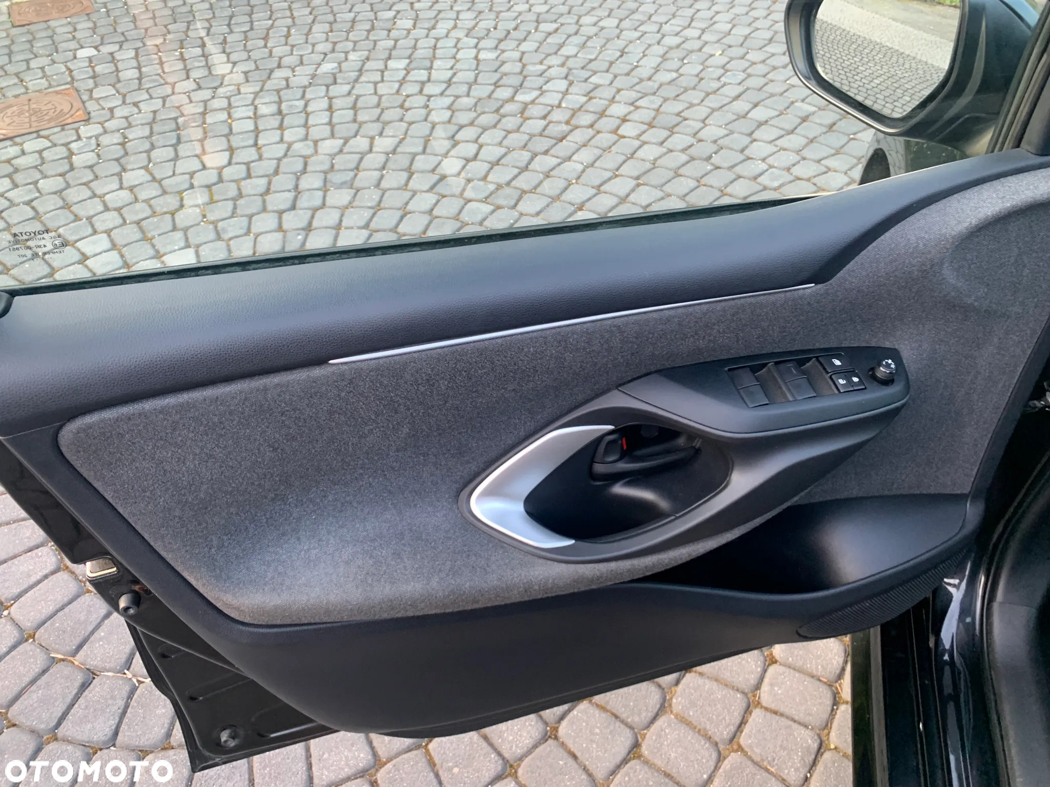 Toyota Yaris Hybrid 1.5 Executive - 11