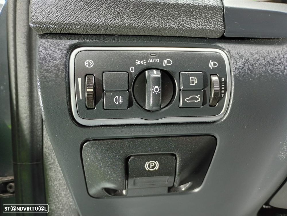 Volvo V60 2.0 D2 R-Design Momentum - 13