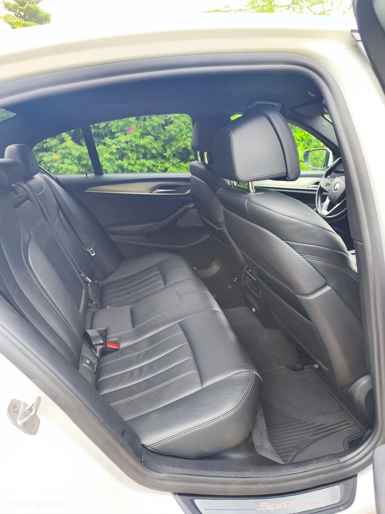 BMW Seria 5 520d Sport Line - 17