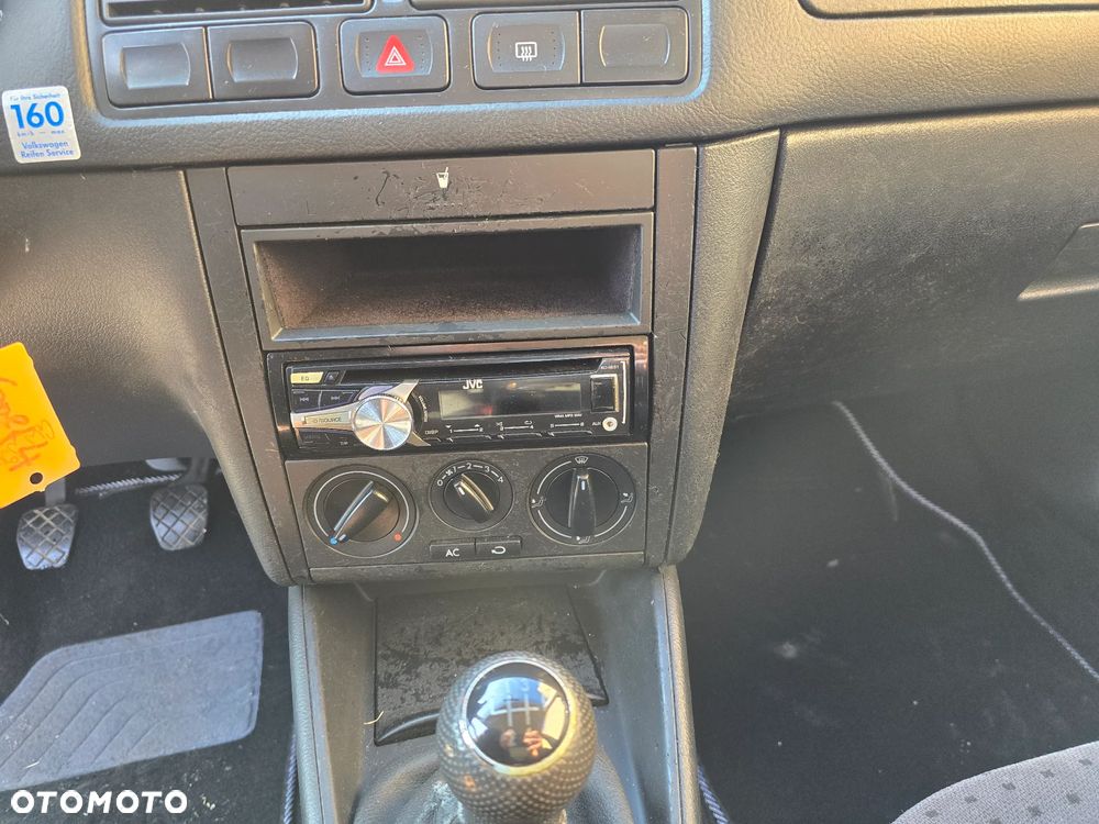 Volkswagen Golf 1.6 - 13