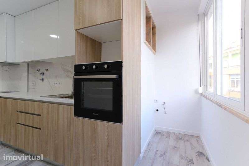 T2 Queluz (Totalmente Remodelado) - Grande imagem: 3/12