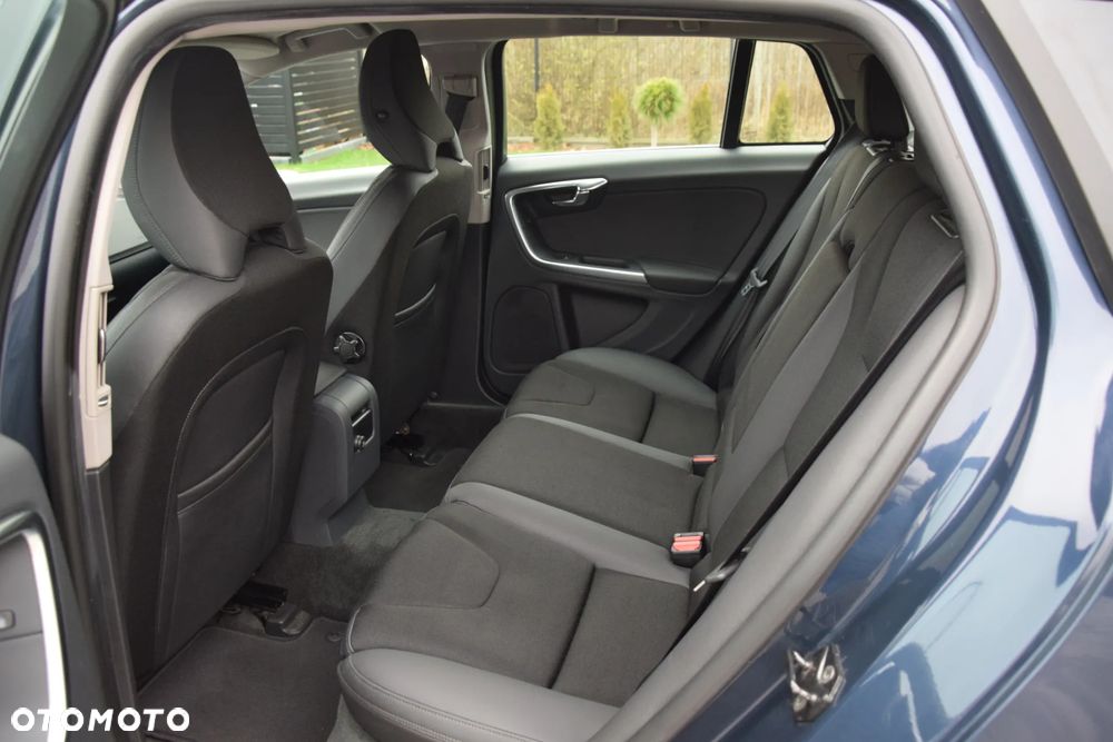 Volvo V60 D3 Momentum - 6