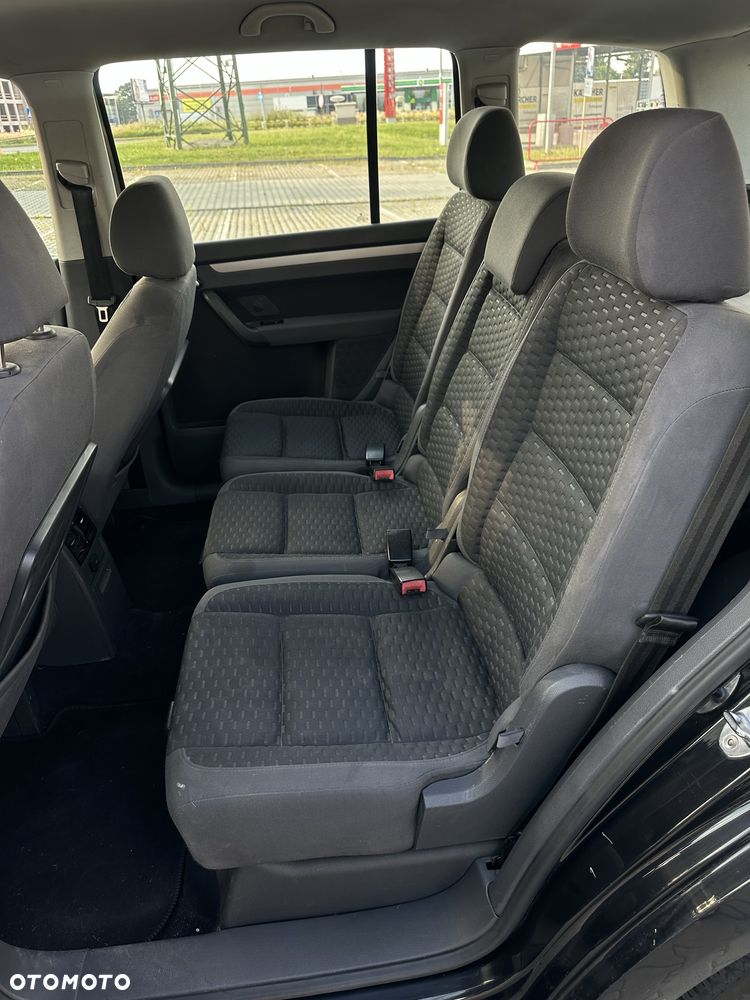 Volkswagen Touran - 8
