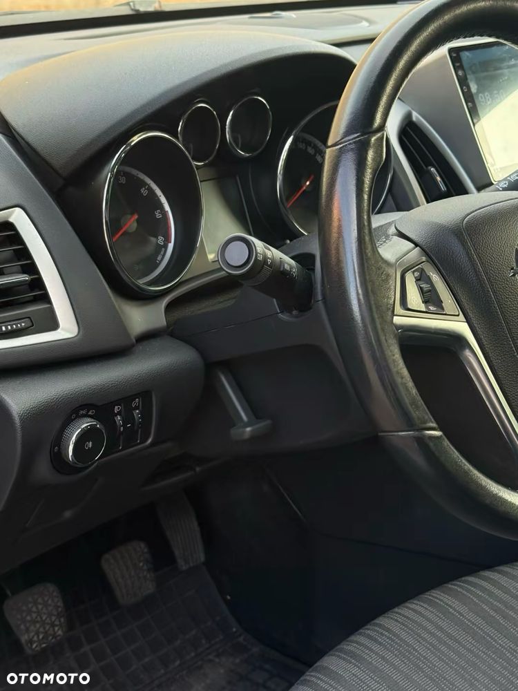 Opel Astra 2012 photo 5