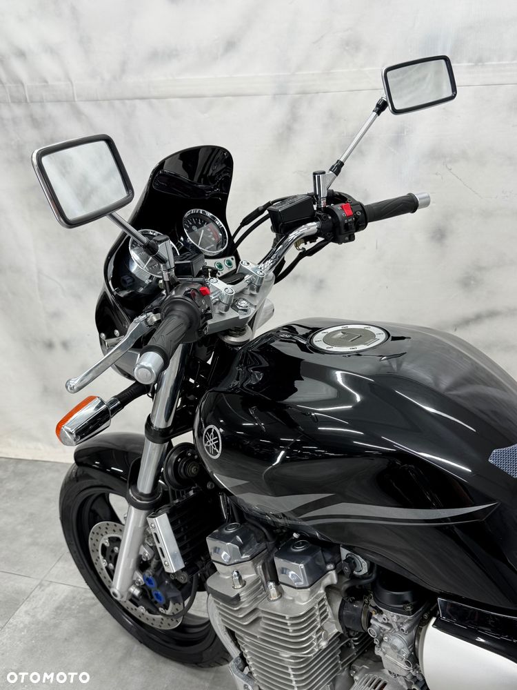 Yamaha XJR - 13
