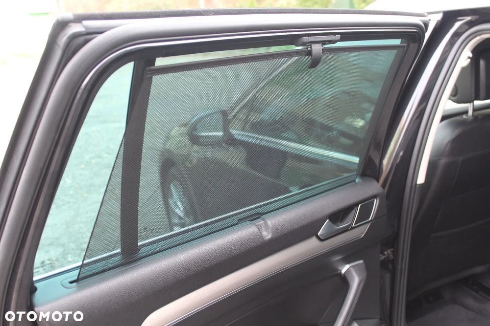 Volkswagen Passat Variant 2.0 TDI 4Mot R-Line Edition DSG - 21