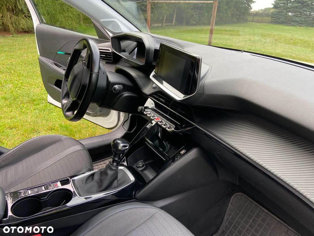 Peugeot 208 - 29