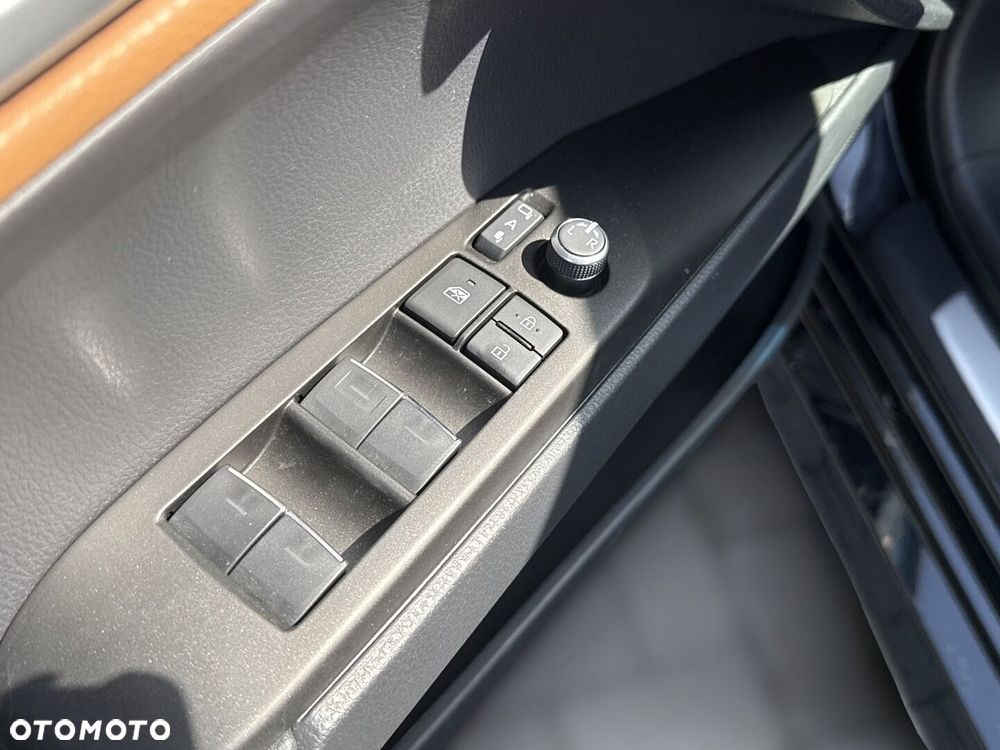 Toyota Camry - 18