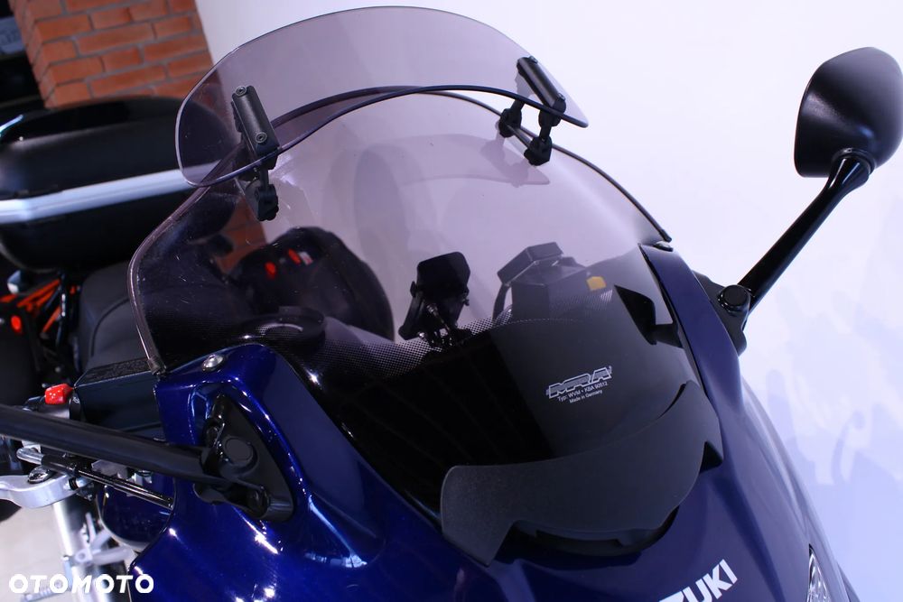 Suzuki GSX - 17