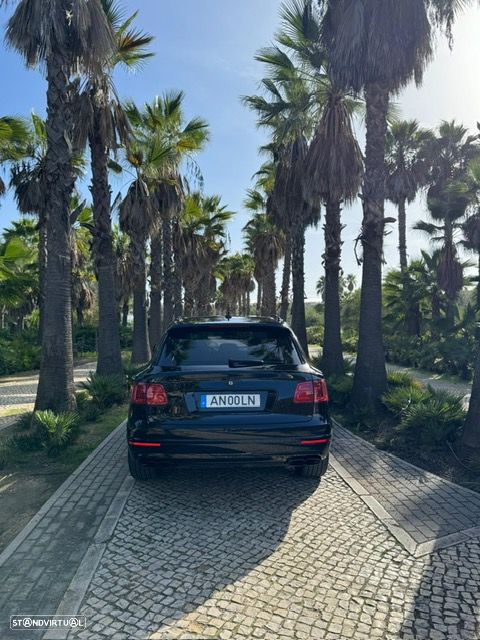 Bentley Bentayga V8 - 8
