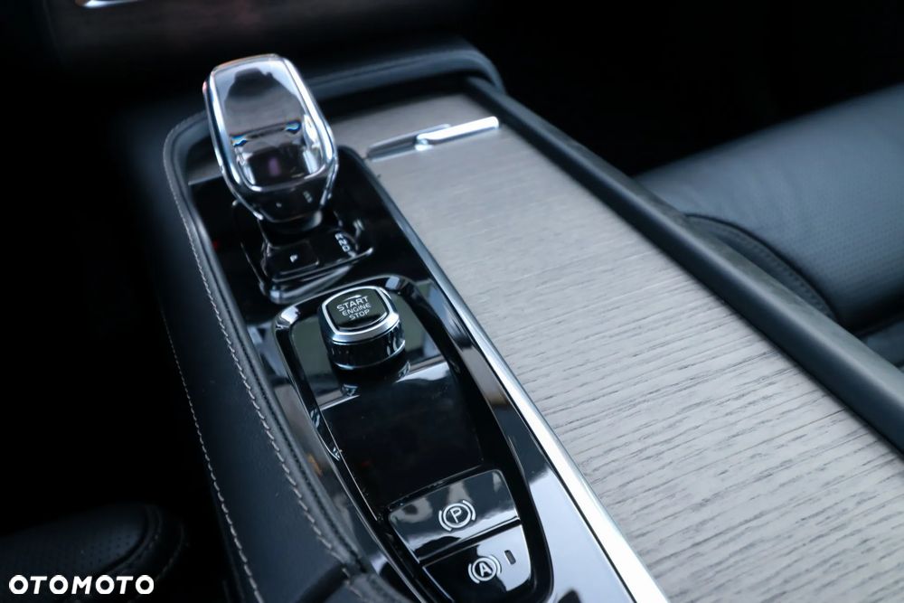 Volvo XC 90 T8 AWD Plug-In Hybrid Plus Dark 7os - 22