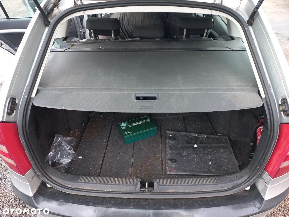 Skoda Octavia II kombi 09r roleta bagażnika - 1