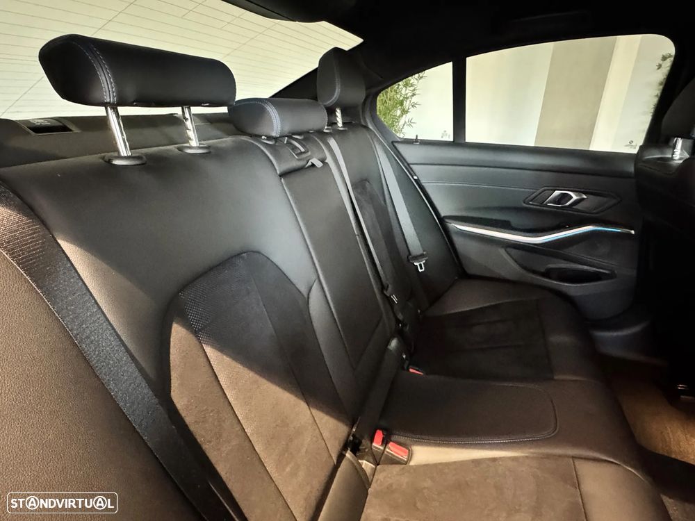 BMW 320 e Pack Desportivo M Auto - 10