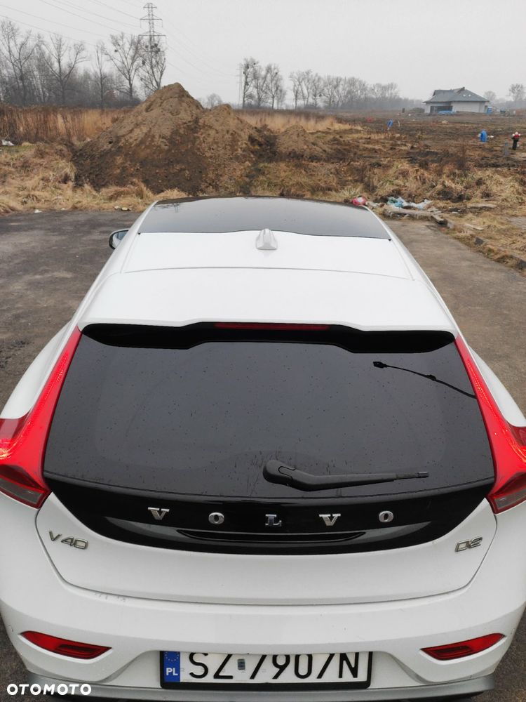 Volvo V40 D2 R-Design - 9