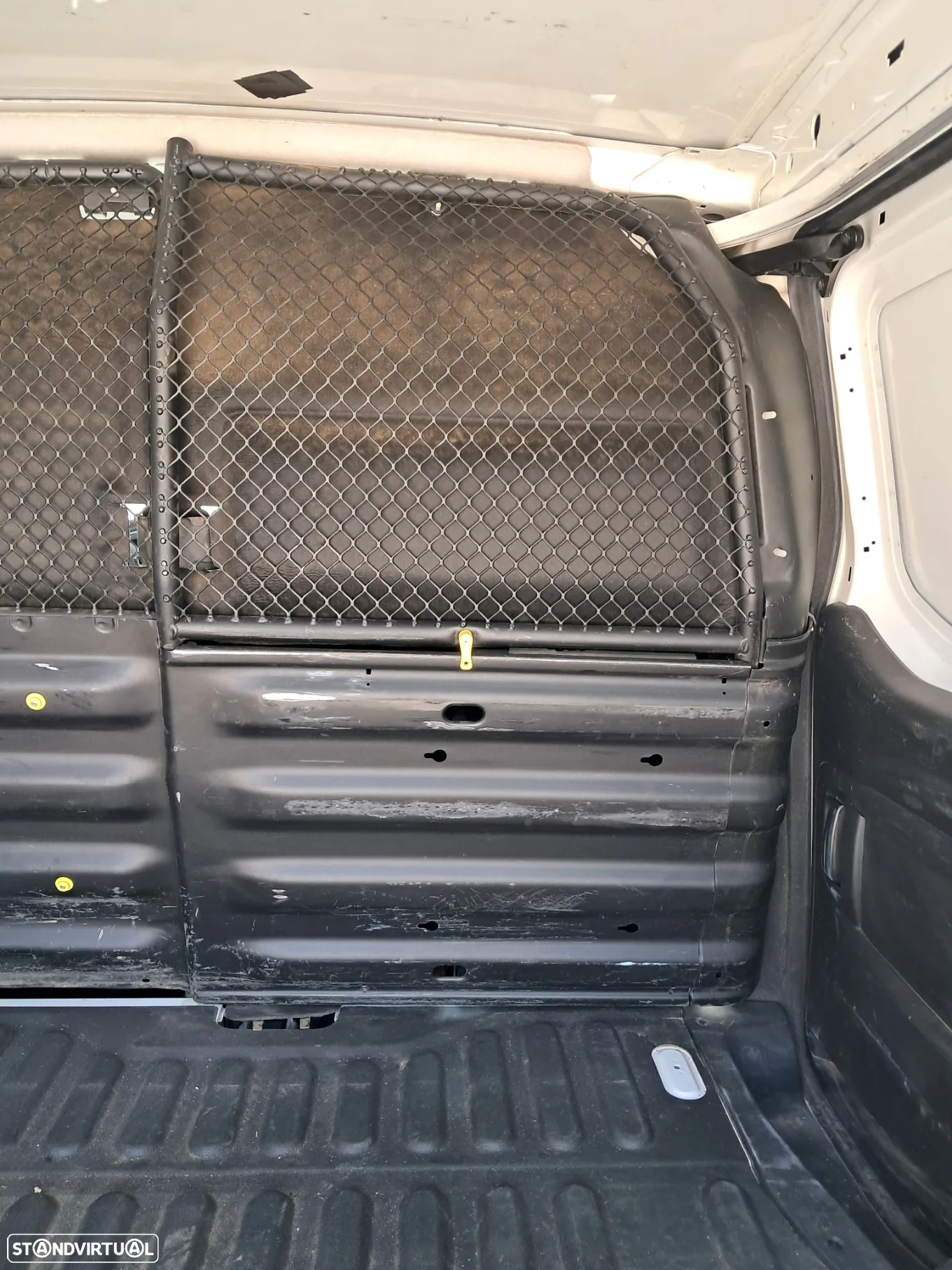 Citroën Berlingo 1.6 hdi 3 lugares iva dedutível - 4