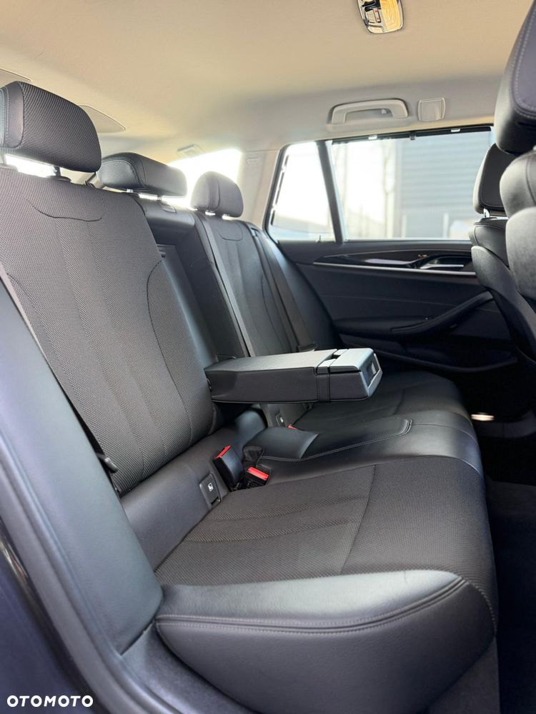 BMW Seria 5 530i Sport Line - 11
