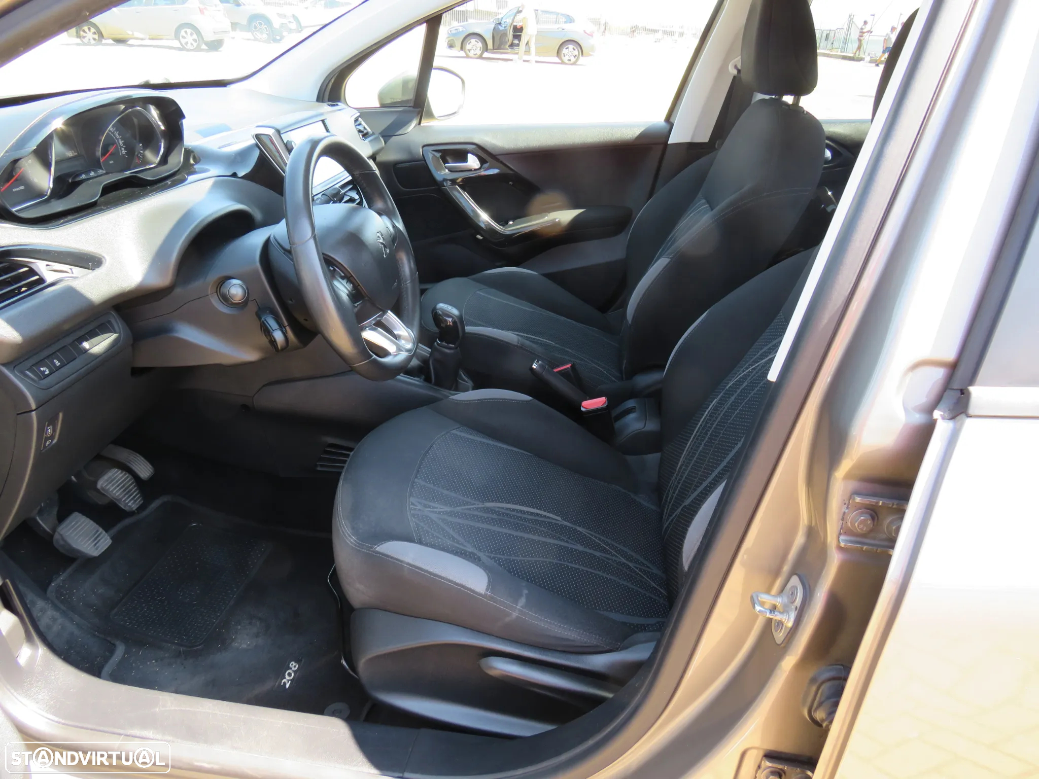 Peugeot 208 1.4 HDi - 13