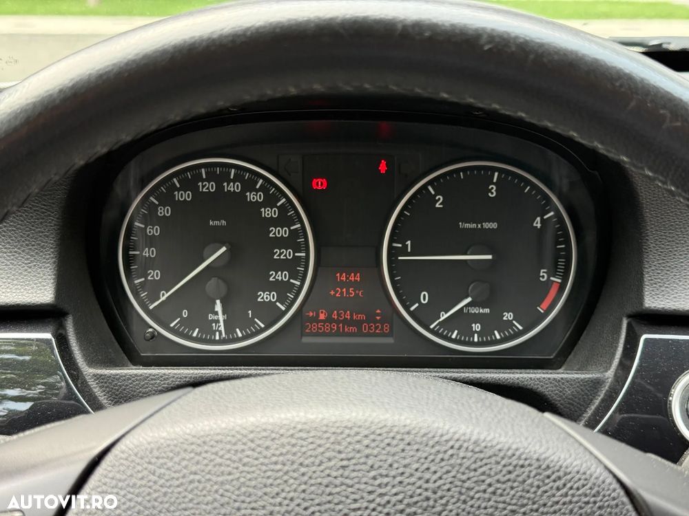 BMW Seria 3 320d Efficient Dynamic Edition Luxury Line - 7