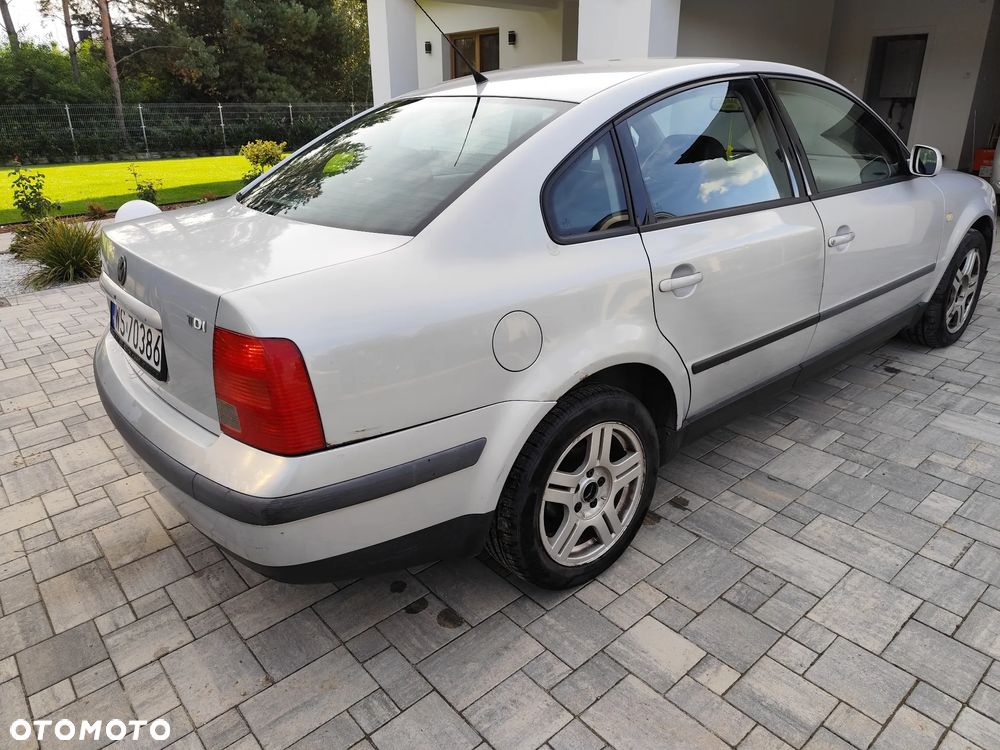 Volkswagen Passat 1.9 TDI Highline - 8