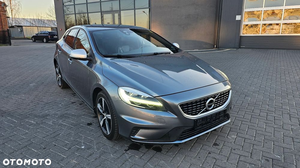Volvo V40 D2 Drive-E R-Design Momentum - 1