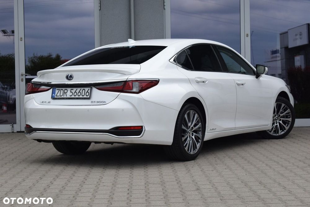 Lexus ES - 4