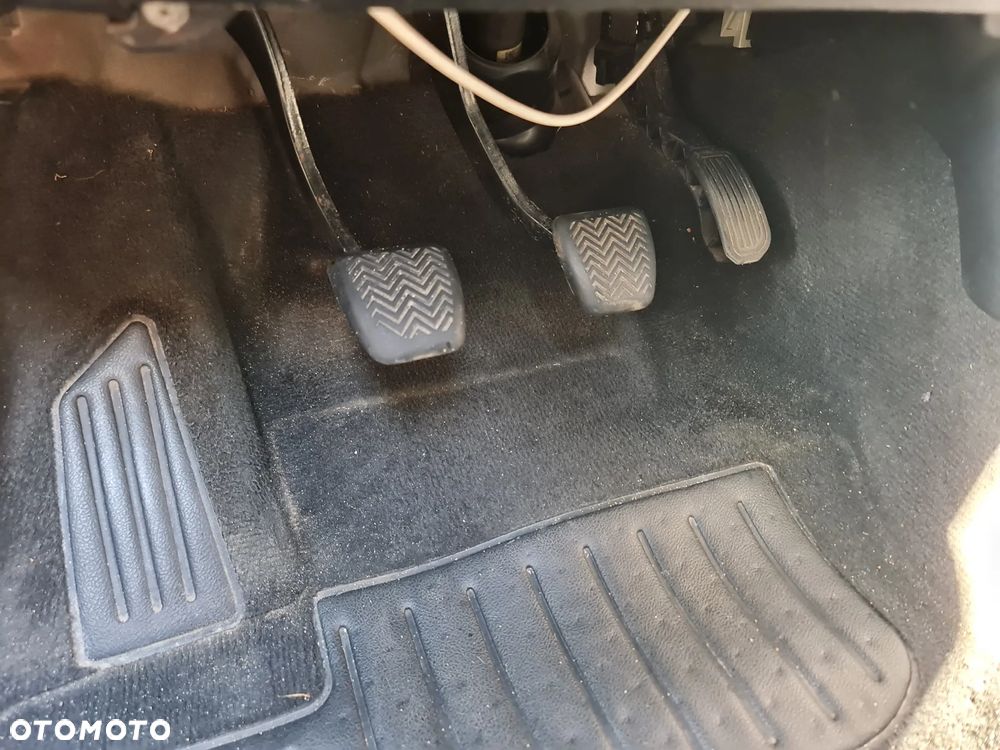 Toyota Avensis 2.0 D-4D Premium - 25
