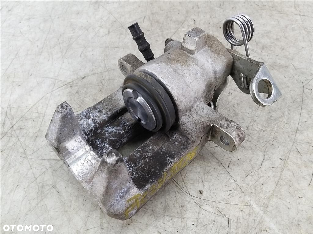 Zacisk hamulcowy tył prawy Audi A3 8L 1.8 20V TURBO 1996-2003 KAMOKA 3DRZWI - 2