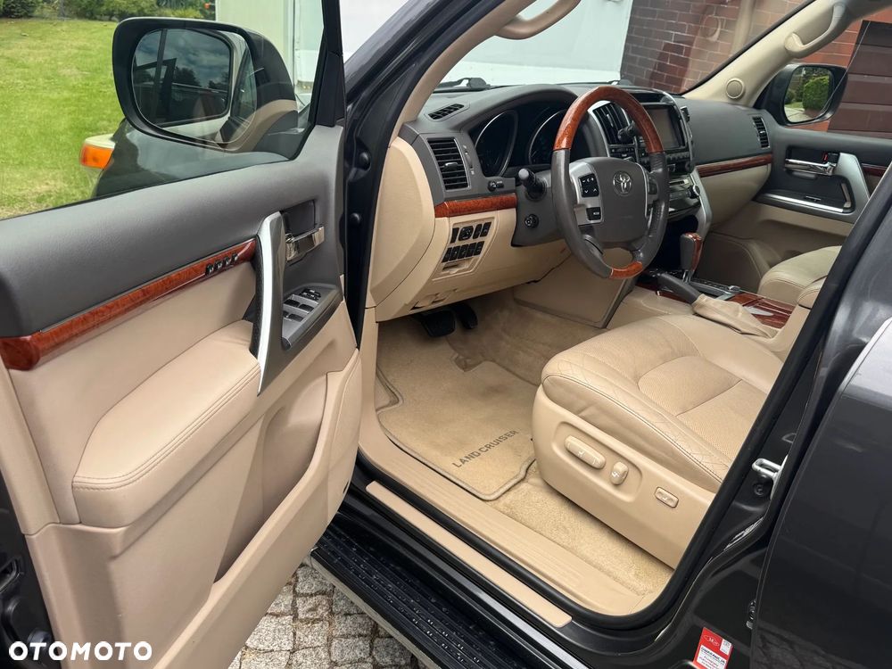 Toyota Land Cruiser - 8