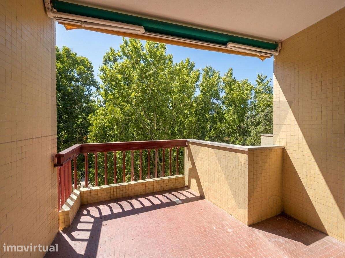 Exclusivo Apartamento T3 Junto ao Golfe: Último Andar com Potencial de - Grande imagem: 4/28