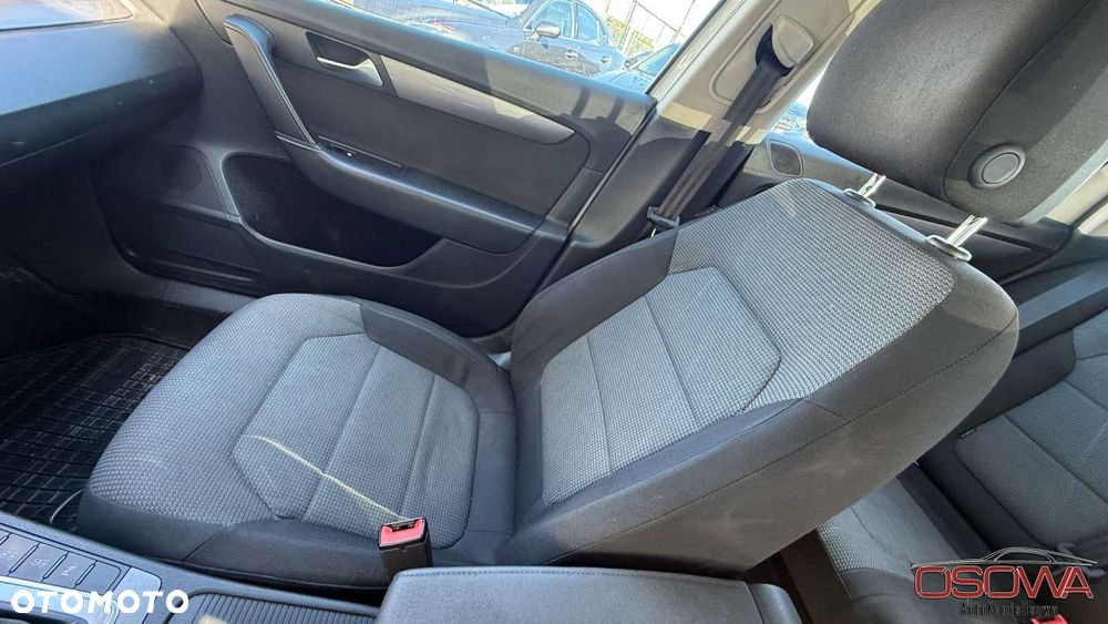 Volkswagen Passat - 31