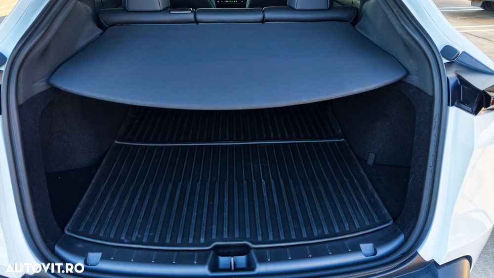 Tesla Model Y RWD Standard - 7