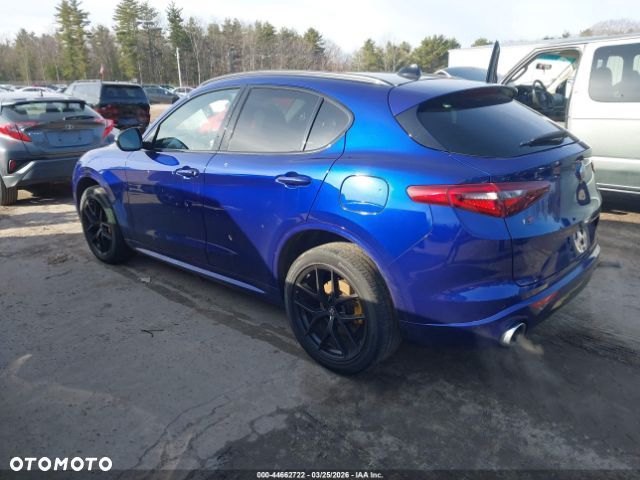 Alfa Romeo Stelvio 2.0 Turbo 16V AT8-Q4 Ti - 4